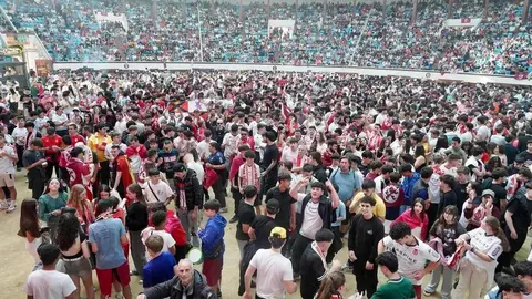 Más de 6.000 aficionados convirtieron el León Arena en un estadio improvisado, en una jornada de pasión, esperanza y desconsuelo que reafirmó la fuerza del sentimiento culturalista. Fotos: Campillo