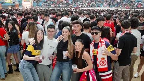 Más de 6.000 aficionados convirtieron el León Arena en un estadio improvisado, en una jornada de pasión, esperanza y desconsuelo que reafirmó la fuerza del sentimiento culturalista. Fotos: Campillo