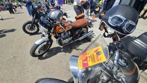 Las motos más solidarias en el 'Distinguished Gentleman's Ride' de León.