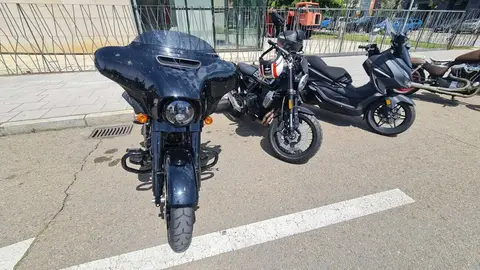 Las motos más solidarias en el 'Distinguished Gentleman's Ride' de León.