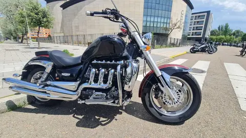 Las motos más solidarias en el 'Distinguished Gentleman's Ride' de León.