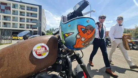 Las motos más solidarias en el 'Distinguished Gentleman's Ride' de León.