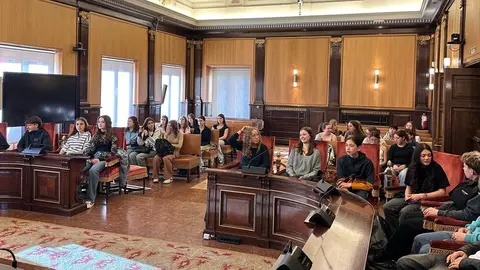 Imagen de un instante de la recepción al grupo de estudiantes franceses de intercambio en el Colegio Divina Pastora.