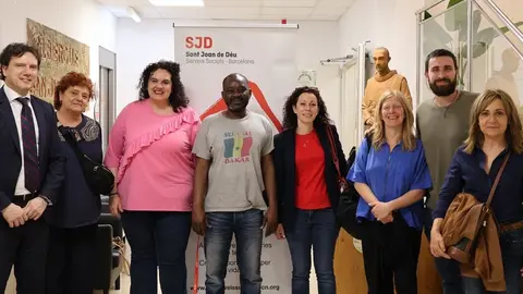 Diputación y Ayuntamiento visitan distintos centros de San Juan de Dios para personas sin hogar en Barcelona.