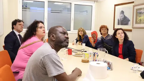 Diputación y Ayuntamiento visitan distintos centros de San Juan de Dios para personas sin hogar en Barcelona.