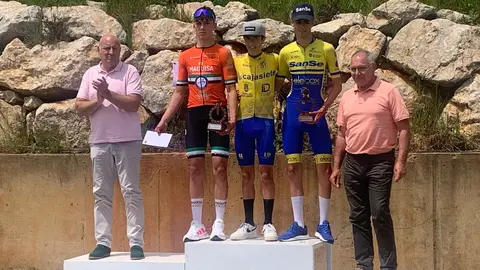 El V Trofeo Ciclista Senén Blanco consagra a las jóvenes promesas en Garrafe de Torío. Más de un centenar de corredores recorrieron los 59 exigentes kilómetros del campeonato provincial cadete, puntuable para el Trofeo Castilla y León.