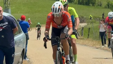 El V Trofeo Ciclista Senén Blanco consagra a las jóvenes promesas en Garrafe de Torío. Más de un centenar de corredores recorrieron los 59 exigentes kilómetros del campeonato provincial cadete, puntuable para el Trofeo Castilla y León.