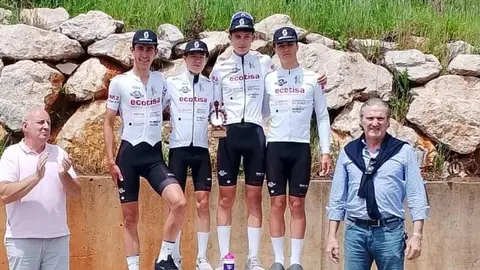 El V Trofeo Ciclista Senén Blanco consagra a las jóvenes promesas en Garrafe de Torío. Más de un centenar de corredores recorrieron los 59 exigentes kilómetros del campeonato provincial cadete, puntuable para el Trofeo Castilla y León.