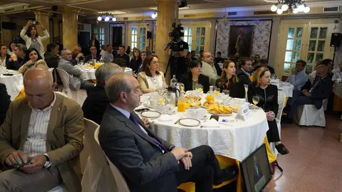 La consejera de Agricultura, Ganadería y Desarrollo Rural, María González Corral (C), asiste en Ponferrada al Club de Prensa de El Mundo Castilla y León titulado ‘La fuerza del sector agrario en Castilla y León’, organizado por el Consejo Económico y Social de Castilla y León. Foto: César Sánchez.