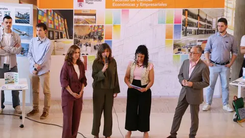 Estudiantes de la ULE presentan más de una veintena de innovadoras ideas de negocio en la feria 'León Business Talent'.
