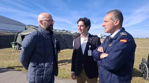 Una veintena de usuarios con movilidad reducida del CRE de San Andrés viven su bautizo de aire desde la Academia Básica del Aire, en una experiencia que conjuga emoción, libertad y compromiso social.