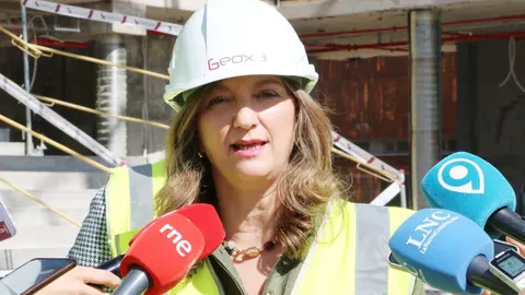 La rectora de la Universidad de León visita las obras de la Casa del Estudiante.