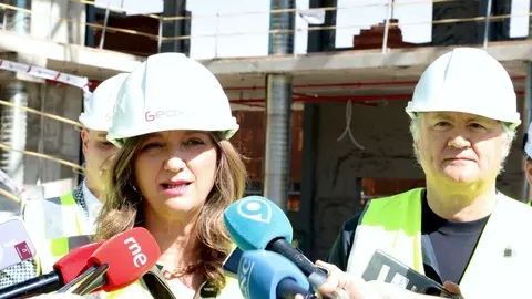La rectora de la Universidad de León visita las obras de la Casa del Estudiante.