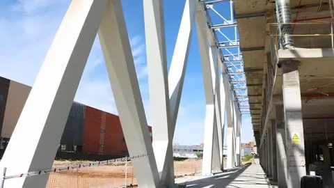 La rectora de la Universidad de León visita las obras de la Casa del Estudiante.