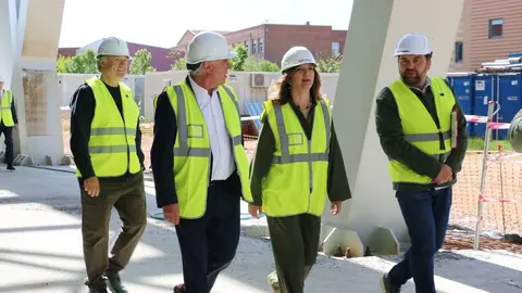La rectora de la Universidad de León visita las obras de la Casa del Estudiante.
