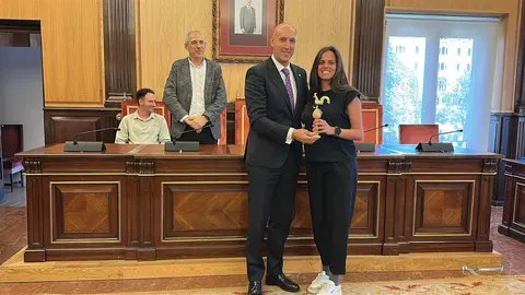 El Ayuntamiento, la Universidad y la Diputación de León rinden homenaje al equipo tras su histórico ascenso a Segunda RFEF y subrayan su papel como referente deportivo y social