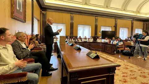 El Ayuntamiento, la Universidad y la Diputación de León rinden homenaje al equipo tras su histórico ascenso a Segunda RFEF y subrayan su papel como referente deportivo y social
