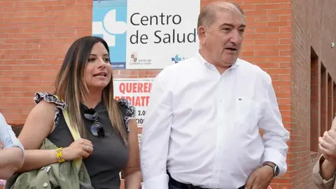 La Plataforma de Familiares lidera una protesta multitudinaria que exige una atención pediátrica digna en el centro de salud de la comarca