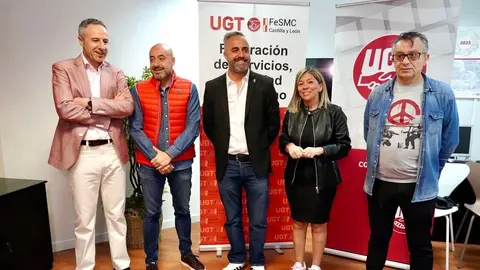 La Federación de Servicios, Movilidad y Consumo de UGT en Castilla y León celebra sus Jornadas de Acción sindical y Negociación Colectiva, Juventud, Mujeres y personas LGTBI. El secretario general de UGT Castilla y León, Óscar Lobo, atiende a los medios junto al secretario general de FeSMC UGT CyL, Héctor Yágüez Martín, la secretaria de Acción Sindical y Coordinación Sectorial de FeSMC UGT CyL, Mónica Gay Ceñal, y el vicesecretario General Área externa de FeSMC, Pedro Aller. Foto: Campillo.