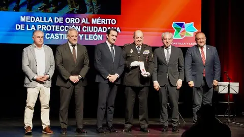 Celebración del acto de entrega de las Medallas al Mérito de la Protección Ciudadana de Castilla y León 2024, al que asisten el consejero de Medio Ambiente, Vivienda y Ordenación del Territorio, Juan Carlos Suárez-Quiñones, y el presidente de las Cortes, Carlos Pollán