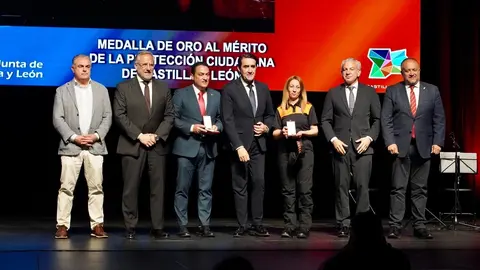 Celebración del acto de entrega de las Medallas al Mérito de la Protección Ciudadana de Castilla y León 2024, al que asisten el consejero de Medio Ambiente, Vivienda y Ordenación del Territorio, Juan Carlos Suárez-Quiñones, y el presidente de las Cortes, Carlos Pollán