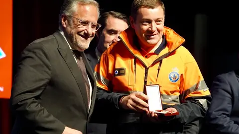 Celebración del acto de entrega de las Medallas al Mérito de la Protección Ciudadana de Castilla y León 2024, al que asisten el consejero de Medio Ambiente, Vivienda y Ordenación del Territorio, Juan Carlos Suárez-Quiñones, y el presidente de las Cortes, Carlos Pollán