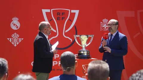 El Castillo de los Templarios acogió el sorteo del torneo que coronará al campeón nacional juvenil en El Toralín.