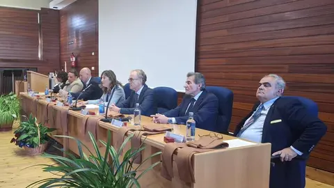 La Universidad de León (ULE) celebró este jueves el acto de graduación de la promoción 2020/2024 del Grado en Ingeniería Agraria. Una veintena de nuevos profesionales egresó de la Escuela de Ingeniería Agraria y Forestal en un contexto excepcional: el sector agrícola atraviesa una etapa de “paro cero”, con una elevada demanda de técnicos cualificados. Fotos: ULE | Ayto León