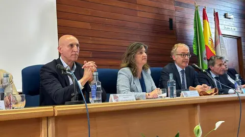 La Universidad de León (ULE) celebró este jueves el acto de graduación de la promoción 2020/2024 del Grado en Ingeniería Agraria. Una veintena de nuevos profesionales egresó de la Escuela de Ingeniería Agraria y Forestal en un contexto excepcional: el sector agrícola atraviesa una etapa de “paro cero”, con una elevada demanda de técnicos cualificados. Fotos: ULE | Ayto León