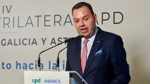 La vicepresidenta de la Junta, Isabel Blanco, inaugura el IV Encuentro Trilateral de la Asociación para el Progreso de la Dirección (APD), que reúne a líderes institucionales y empresariales del noroeste peninsular en la capital leonesa, junto al presidente de la entidad, Carlos Moro