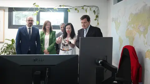 El presidente de la Junta, Alfonso Fernández Mañueco, presenta las actuaciones de mejora y modernización llevadas a cabo en la estación de autobuses de Ponferrada