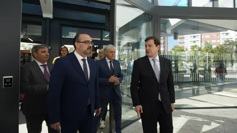 El presidente de la Junta, Alfonso Fernández Mañueco, presenta las actuaciones de mejora y modernización llevadas a cabo en la estación de autobuses de Ponferrada