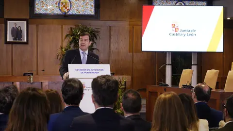 El presidente de la Junta, Alfonso Fernández Mañueco, presenta las actuaciones de mejora y modernización llevadas a cabo en la estación de autobuses de Ponferrada
