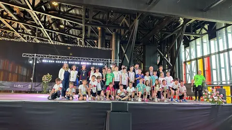 La Gala Municipal del Deporte llena el Palacio de Exposiciones con deporte, valores e integración. Más de 600 escolares y 75 equipos fueron homenajeados en una cita multitudinaria que reunió a autoridades, clubes, federaciones y familias para celebrar una temporada brillante del deporte base en León. Fotos: Ayto León