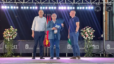 La Gala Municipal del Deporte llena el Palacio de Exposiciones con deporte, valores e integración. Más de 600 escolares y 75 equipos fueron homenajeados en una cita multitudinaria que reunió a autoridades, clubes, federaciones y familias para celebrar una temporada brillante del deporte base en León.