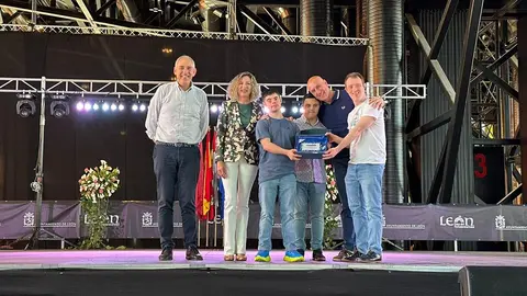 La Gala Municipal del Deporte llena el Palacio de Exposiciones con deporte, valores e integración. Más de 600 escolares y 75 equipos fueron homenajeados en una cita multitudinaria que reunió a autoridades, clubes, federaciones y familias para celebrar una temporada brillante del deporte base en León. Fotos: Ayto León