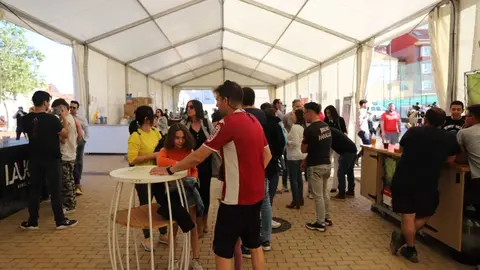 Inauguración de la II Feria de Artesanos Cerveceros de San Andrés. / ISAAC LLAMAZARES