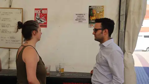 Inauguración de la II Feria de Artesanos Cerveceros de San Andrés. / ISAAC LLAMAZARES