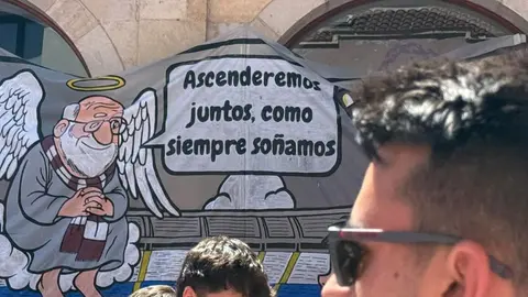 Miles de seguidores tiñen de blanco León y convierten la llegada de la Cultural al estadio en una fiesta de esperanza, pasión y compromiso con el sueño del regreso a Segunda División