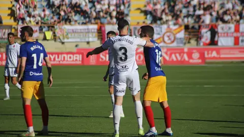 Un gol de Chacón en el primer tiempo y un empate agónico ante el FC Andorra (1-1) certifican el ascenso directo de la Cultural Leonesa a Segunda División. La ciudad de León estalla de alegría tras una primera parte de tensión, lucha y gloria. Fotos: Isaac Llamazares