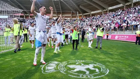 El empate ante el Andorra (1-1) devuelve a la Cultural Leonesa al fútbol profesional en una jornada inolvidable para la ciudad y su afición, que celebra el regreso a Segunda División tras años de lucha. Fotos: Campillo