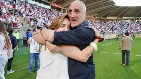 El empate ante el Andorra (1-1) devuelve a la Cultural Leonesa al fútbol profesional en una jornada inolvidable para la ciudad y su afición, que celebra el regreso a Segunda División tras años de lucha. Fotos: Campillo