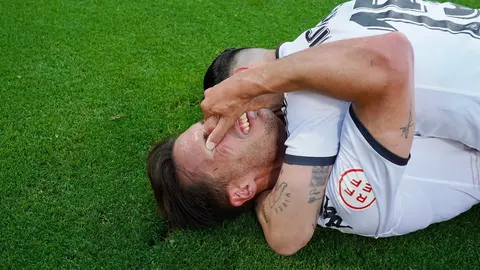 El empate ante el Andorra (1-1) devuelve a la Cultural Leonesa al fútbol profesional en una jornada inolvidable para la ciudad y su afición, que celebra el regreso a Segunda División tras años de lucha. Fotos: Campillo