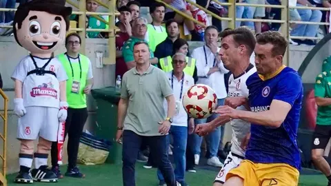 El empate ante el Andorra (1-1) devuelve a la Cultural Leonesa al fútbol profesional en una jornada inolvidable para la ciudad y su afición, que celebra el regreso a Segunda División tras años de lucha. Fotos: Campillo