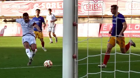 El empate ante el Andorra (1-1) devuelve a la Cultural Leonesa al fútbol profesional en una jornada inolvidable para la ciudad y su afición, que celebra el regreso a Segunda División tras años de lucha. Fotos: Campillo