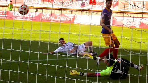 El empate ante el Andorra (1-1) devuelve a la Cultural Leonesa al fútbol profesional en una jornada inolvidable para la ciudad y su afición, que celebra el regreso a Segunda División tras años de lucha. Fotos: Campillo