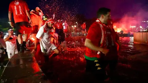 Celebración del ascenso de la Cultural y Deportiva Leonesa en la fuente de Guzmán