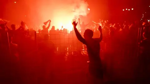 Celebración del ascenso de la Cultural y Deportiva Leonesa en la fuente de Guzmán