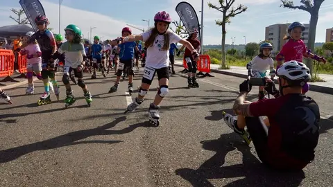 II Carrera Solidaria ‘Patinando por Angola’ organizada por el Centro Juvenil Don Bosco en el barrio de La Lastra de León