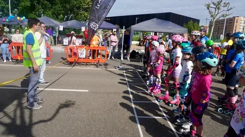 II Carrera Solidaria ‘Patinando por Angola’ organizada por el Centro Juvenil Don Bosco en el barrio de La Lastra de León